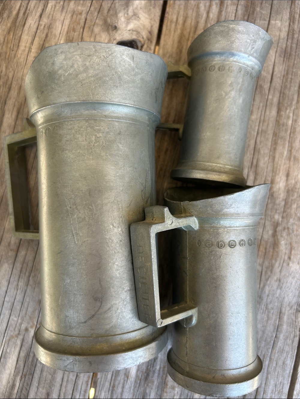 Three vintage pewter measuring jugs - Picture 4 of 7